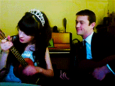  Zooey Deschanel and Joseph Gordon Levitt singing “What Are You Doing New Years