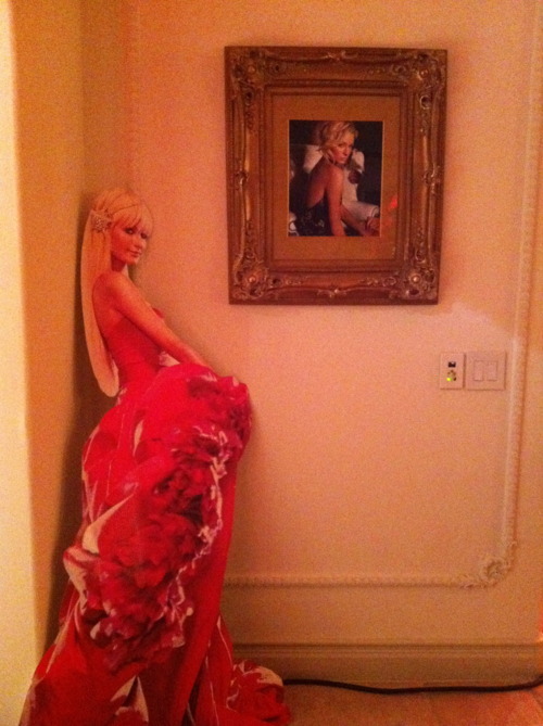 Paris Hilton cut-out, next to Paris Hilton picture, in Paris Hilton’s house.
Get the whole scoop.
http://saysomethingfunnybitch.tumblr.com/post/14886012512/tuesday-meditations-the-house-that-ego-built