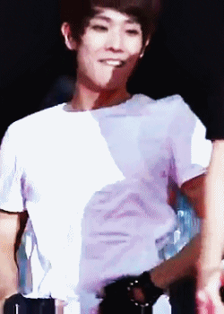 fairyprincessjoon:  HOW CAN YOU SMILE LIKE THAT WHILE DOING A MOVE LIKE THAT HOW 
