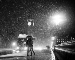 black-and-white:  (via London When it Snows;