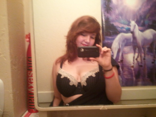 gentlemenprefercurves:  Hi there, I got a new bra and I really like it. I am a size 16, a 42d cup, 5