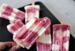 get-slim:  foodopia:  strawberry lemonade popsicles: recipe here   
