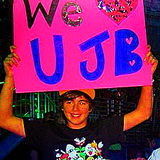 myperfect-dreams:   JUSTIN AND HIS BEST FRIENDS.  Por favor Justin,nao troque o Chaz,pela a Selena. 
