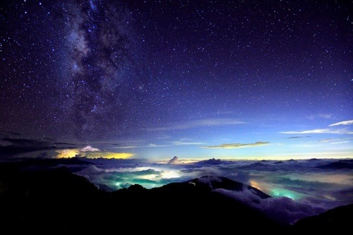 mirialan:  Does a place like this really exist?! Like I wanna know where these people