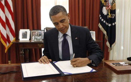 diarrheaheartfailure:diarrheaworldstarhiphop:Obama Signs Defense Authorization Bill (NDAA), Makes It