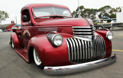 chromencurves:  Sweet ‘46 Chevy! 