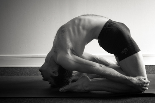 shirtlessboys:  by crystalshaz 