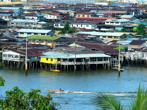 (via Water Village, a photo from Brunei and Muara, West | TrekEarth)