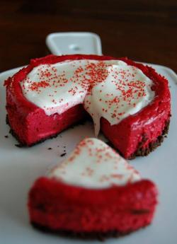 gastrogirl:  red velvet cheesecake. 