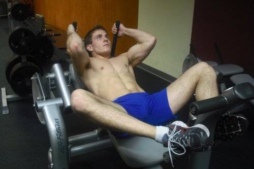 guys-with-bulges:  Scott Herman bulging in his famous blue shorts.