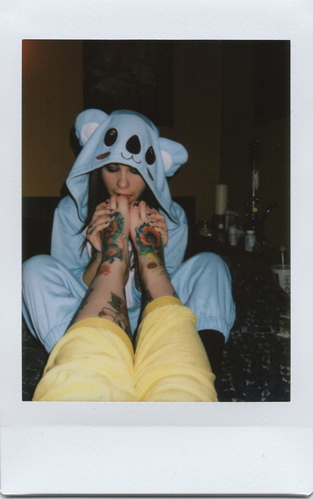 cutetattooedfeet:  samguss:  eat my feet  little blue koala krysta with sam’s toes in her mouth