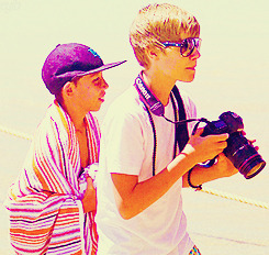 diario-de-1-belieber:  que câmera linda :o