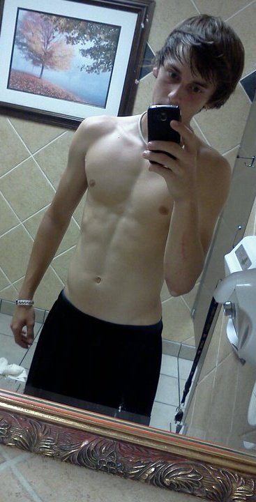 cuteguyss:  http://so-fr3shh.tumblr.com/  xx 