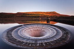 lanciare:  The Plughole (by Vaidas M) 