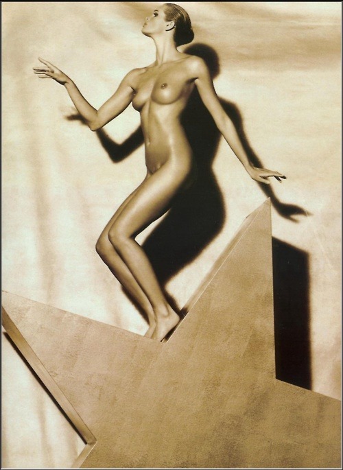 elsastclaire:  MODEL: Elle MacPherson, 1994 PHOTOGRAPHER: Herb Ritts WEBSITE: http://www.herbritts.com/ 