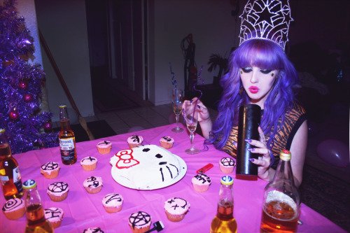 nikkilipstick:  party animal <3 cupcakes and coronas 