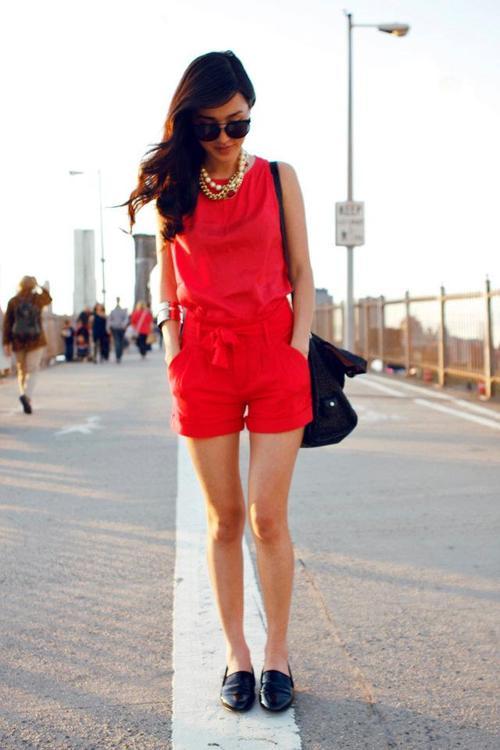 fashionologists:  More fashion posts here<3  Nicole’s style makes me weak at the knees.