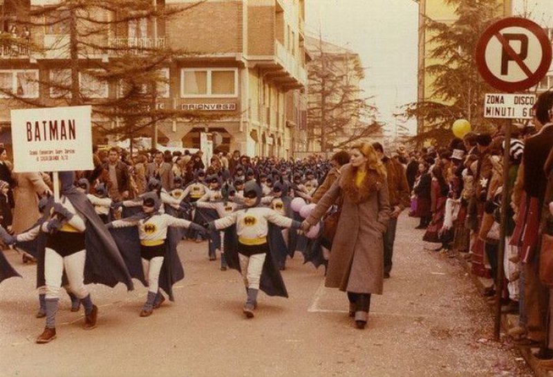 quarterclever:  eggsammich:  collegehumor:  Batman Parade The streets have never