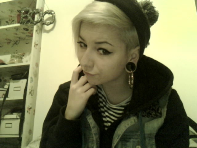 shawtylikethat:  reblogging my own face. because i’m that bored / / / 