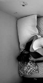 teu-marido:  Vem, deita aqui comigo, me esquenta, me deixa sentir seu cheiro, sentir