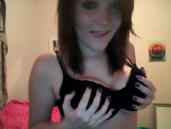 teenrave:  yumm nice boob and bra pic 