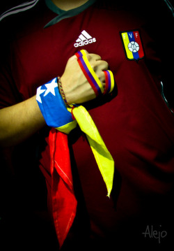 sonielysc:  Alma Vinotinto envuelta en Tricolor by JaaF on Flickr. 