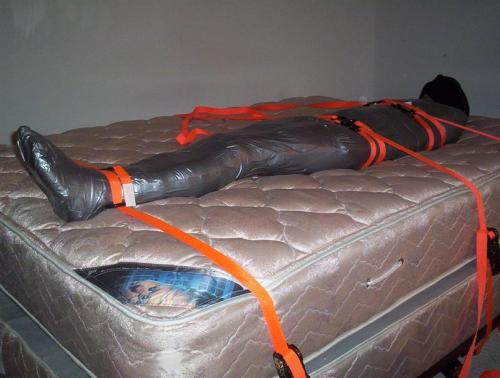 https://lovetapebondage.tumblr.com/post/138917112106