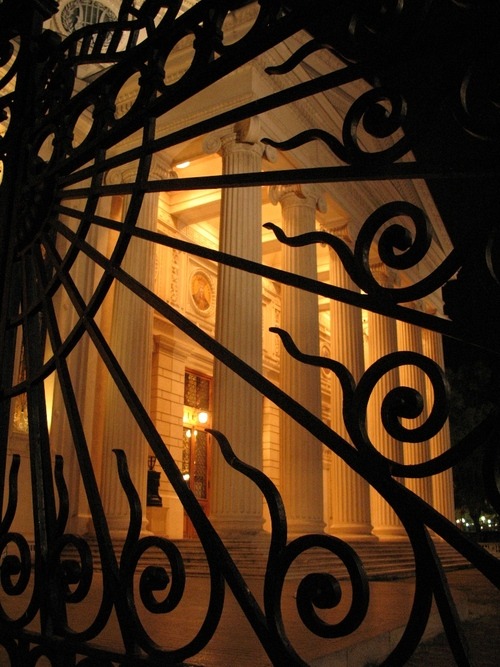 bluepueblo:   Romanian Athenaeum, Bucharest, Romania photo via coffeenuts 