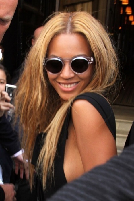 sorryimnot:  beyonce is a babe  she’s flawless!