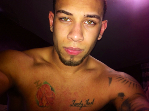 letmymindrun:  Stare in you’re eyes see through your soul. 