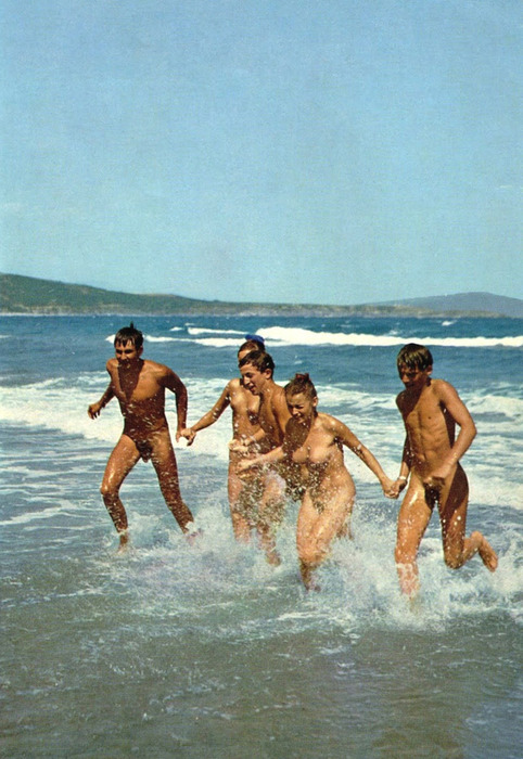 http://nudevintage.tumblr.com/post/15297820454