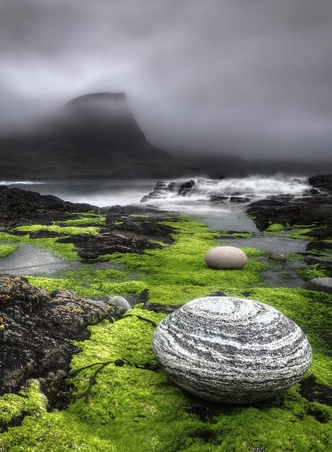 skrazy:  elongateddreams:  marikeet:  fromeuropewithlove:  Isle of Skye, Scotland