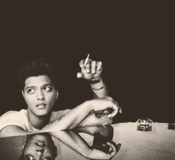 brunosbockinbabe:  DJCGJCFXOGJJXIHK I cant. 