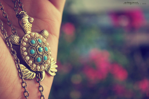  Um colar, um anel e uma pulseira. Apenas lembranças suas. (∞) 