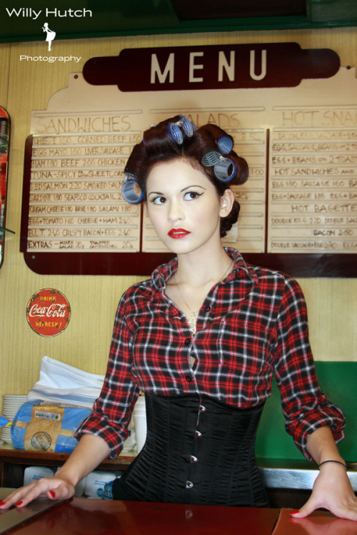 wisecoyote:    Rockabilly set- behind the porn pictures
