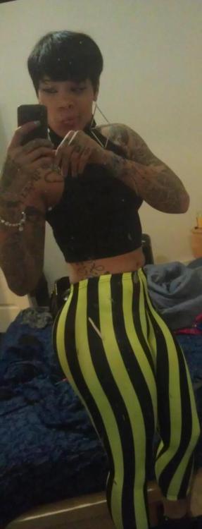 goldieloc:  neoness:  sofreshsothick:  Che Mack  nice body…shame she is defacing it with those big ass wack tats…dont know why hoes do that shit  Tatts r amazing why disrespect her if u dont like her tatts u dont like her  we just have to agree to