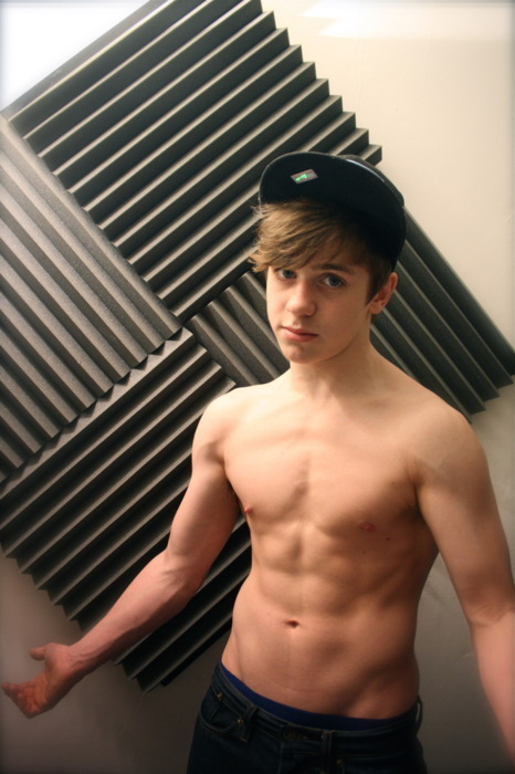Hey, here I am. Take me as I am. A tight torso, smooth, hairless twink with “teach