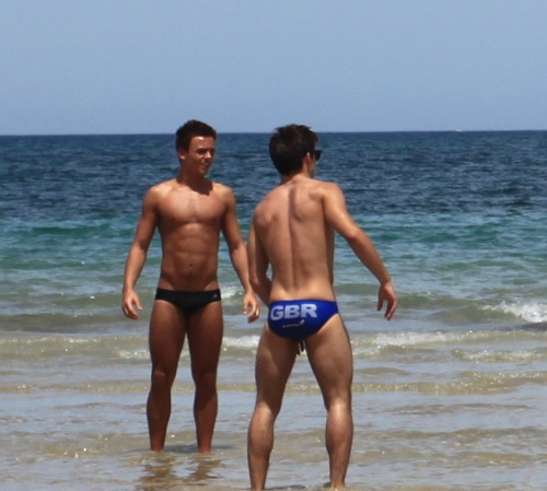 The #1 arse of Great Britain. Anyone kows who the guy next to Tom Daley (in black speedo) is?