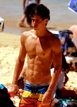 summer-fun-messy-bun:  calif0rnia-sunsets:  oh helloooooo (;   unf.