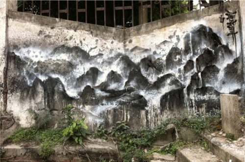 Chinese Graffiti Art By Hua Tunan Striking because of the traditional Asian style with modern spraypaint touches