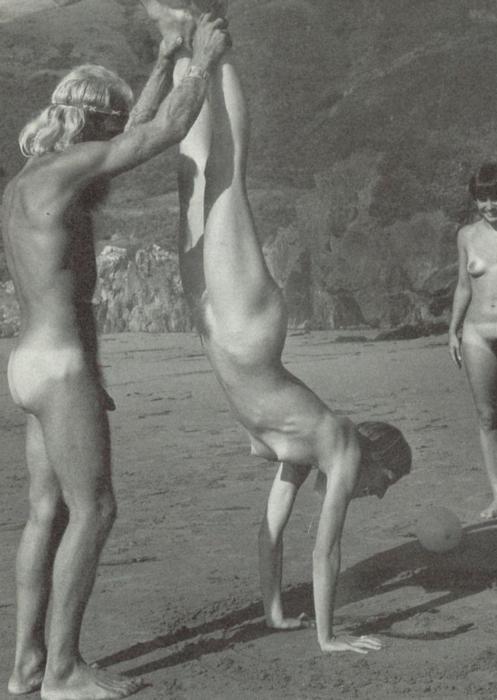 http://nudevintage.tumblr.com/post/15373727464