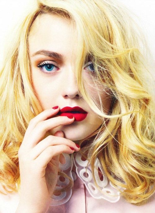pretaportre:  Seems like just the other day Dakota Fannng was this cute little actress who was on track towards becoming Hollywood royalty. Fanning still has the acting bug and has since come into her own quite a bit. The barley legal actress recently
