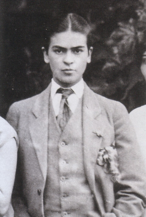histrionicpersonalitydisorder:Frida Kahlo in men’s clothing, 1926, taken by her father Guillermo Kah