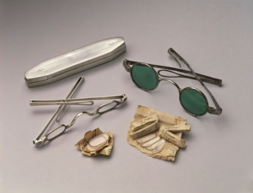 foundingfatherfest: Jefferson’s bifocles (left) with lenses and tinted eyeglasses believed to 