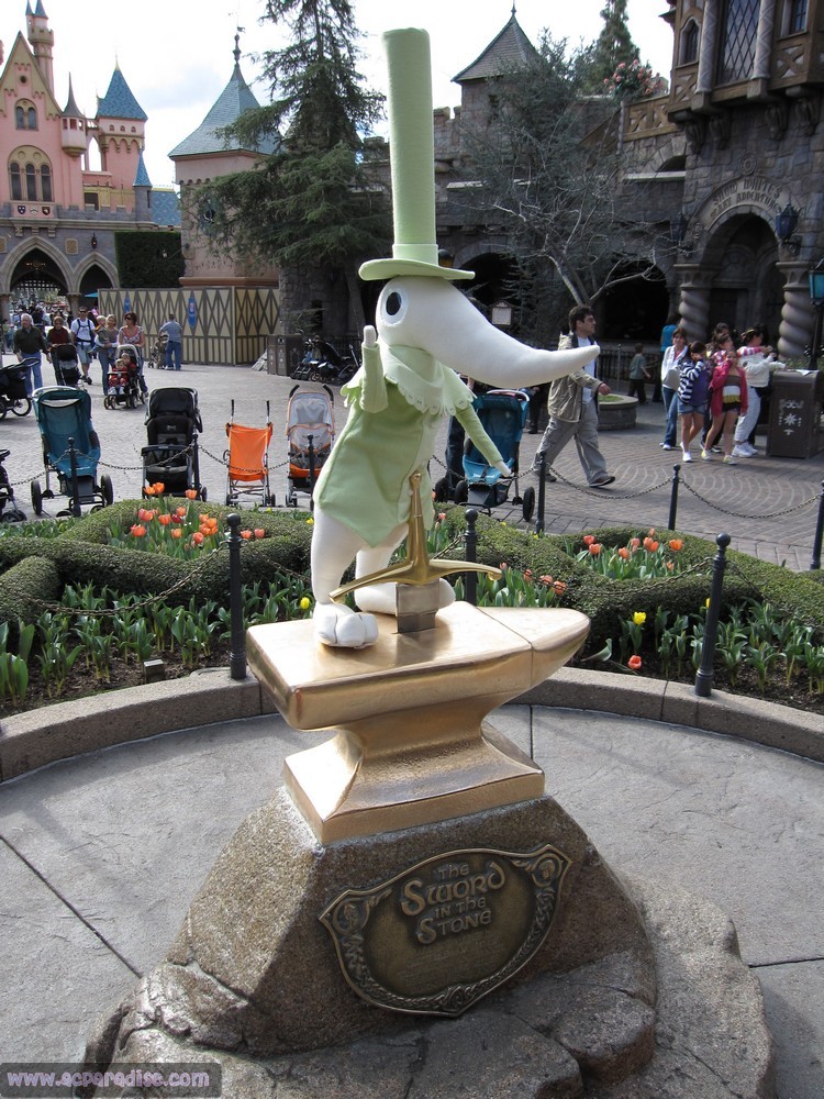 nerdgasmz:  kawaiinohiguchi:  laganngurren:  waynekaa:  Final Daily Excalibur by