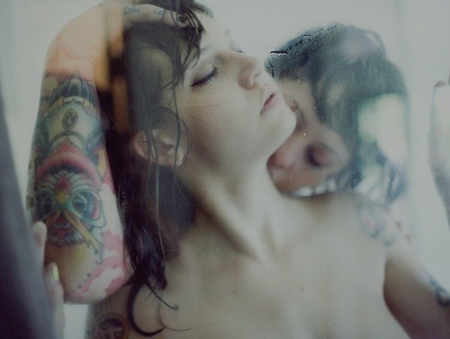 girlsgotatemper:  si me dices que esta bien y si me das mas de tu droga. 