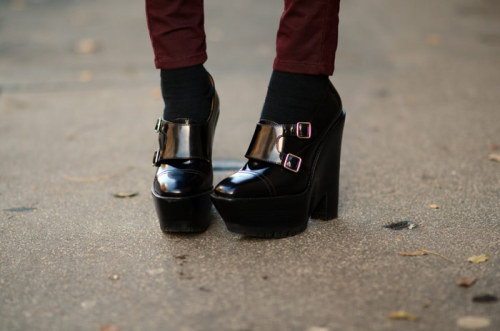 what-do-i-wear:   BURBERRY CREEPERS (image: theblondesalad)