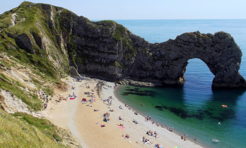 bewitchingbritain:   I posted Durdle Door a long time ago but couldn’t resist this shot. You KNOW ho