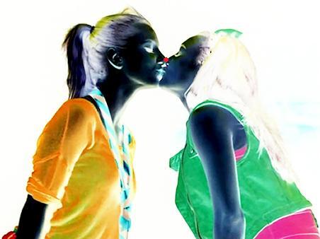 md09:  Stare at red dot for 30 seconds, then stare at wall and blink :) 