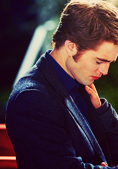 lekinkytwilighters:  new moon 